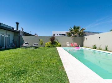 Casa · 120m² · 4 Ambientes · 2 Cocheras · Casa en Venta City Bell 3 Dormitorio Parque Pileta