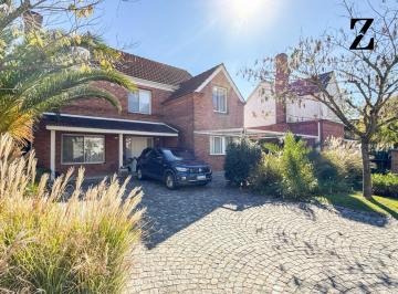 Casa · 540m² · 5 Dormitorios · 4 Cocheras · Casa en Venta Barriotalar Chico