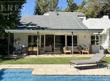 Casa · 230m² · 6 Ambientes · 2 Cocheras · Casa en Alquiler Anual en Highland Park, Las Campanillas 1520