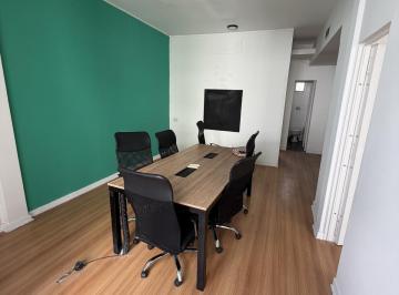 Oficina comercial · 60m² · 3 Ambientes · Hermosa Oficina con Balcón