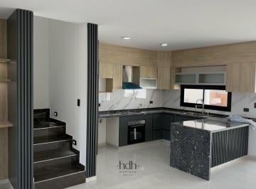 Casa · 162m² · 7 Ambientes · 2 Cocheras · Casa Venta 3 Dorm. 3 Baños con Excelente Ubicacion La Calandria