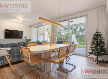 Casa · 136m² · 5 Ambientes · 2 Cocheras · Venta Casa con Pileta en Beccar