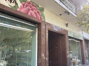 Departamento · 76m² · 3 Ambientes · Dpto 3 Ambientes Reciclado - Hipolito Yrigoyen 2300