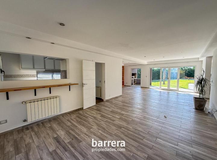 Casa · 180m² · 4 Ambientes · 2 Cocheras