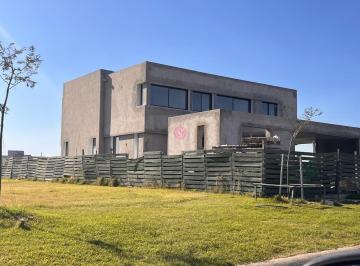 Casa · 282m² · 7 Ambientes · 1 Cochera · Casa en Venta en Amarras, Puertos, Escobar a La Laguna