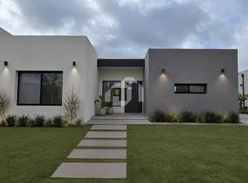 Casa · 107m² · 4 Ambientes · 3 Cocheras · Casa en Venta en San Ramon, Pilar del Este, Pilar