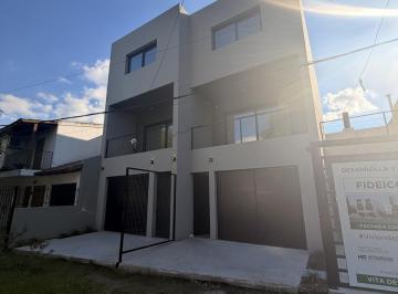 Casa · 140m² · 5 Ambientes · 1 Cochera · Duplex a Estrenar a Una Cuadra del Río