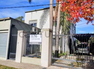 Casa · 136m² · 3 Dormitorios · 3 Cocheras · 138 y 501 - Oportunidad Unica en Gorina! Venta de Casa con Local Comercial