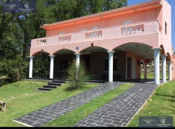 Casa · 217m² · 5 Ambientes · 1 Cochera · Casa en Trapiche