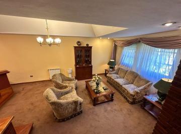 Casa · 300m² · 5 Ambientes · 2 Cocheras · Venta Casa 5 Ambientes Wilde