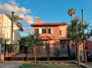 Casa · 107m² · 4 Ambientes · 1 Cochera · Casa de Dos Dorm. en City Bell