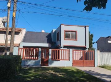 Casa · 202ha · 4 Ambientes · 2 Cocheras · Casa a La Venta en Lopez de Gomara