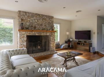 Casa · 330m² · 2 Cocheras · Casa en Venta en El Lauquen - Canning