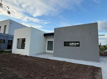 Casa · 108m² · 4 Ambientes · Casa en Venta en Barrio San Ramón, Pilar del Este, Pilar