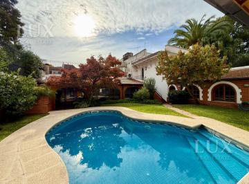 Casa · 582m² · 8 Ambientes · 6 Cocheras · Casa en Venta en Villa Devoto Sobre Av Maria Salvador del Carril con Frente Sobre Dos Lotes.