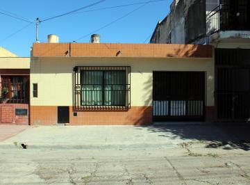 Casa · 5 Ambientes · 1 Cochera · Casa en Barrio Cuyaya