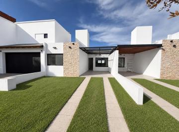 Casa · 120m² · 4 Ambientes · 1 Cochera · Casa en Venta Planta Baja 2 Dorm. en San Ignacio