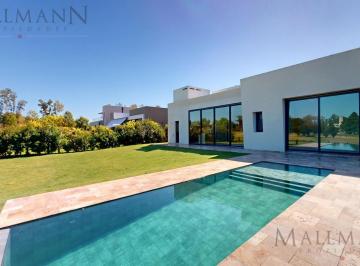 Casa · 1251m² · 5 Ambientes · 2 Cocheras · Venta Casa 3 Dorm. en Pilar Golf a Estrenar