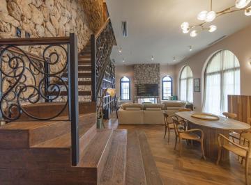 Casa · 420m² · 8 Ambientes · 4 Cocheras · Casa en Venta en Chacras de La Reserva