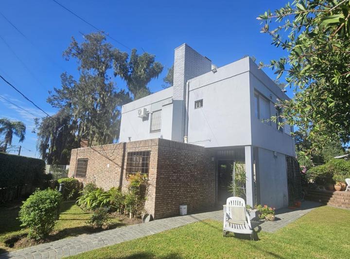 Casa · 200m² · 7 Ambientes · 2 Cocheras