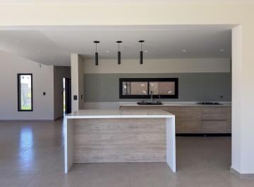 Casa · 149m² · 9 Ambientes · 2 Cocheras · Venta Casa Apto Crédito Docta Urbanización Inteligente, Córdoba