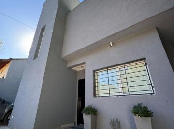 Casa de 5 ambientes, San Miguel · Casa Moderna en Venta en Bella Vista