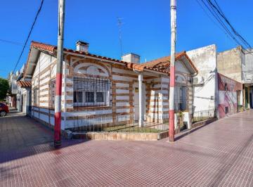 Casa · 118m² · 3 Ambientes · 1 Cochera · Casa Esquina Av 2 Dormi C/ Cochera y Patio