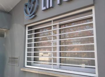 Local comercial · 1m² · 4 Ambientes · Local Apto Consultorio