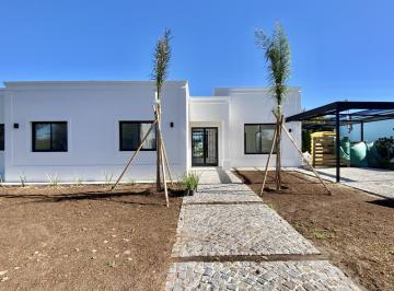 Casa · 210m² · 6 Ambientes · 4 Cocheras · Casa en San Matias a La Laguna en Venta con Piscina y Muelle