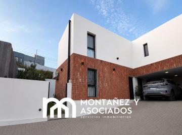 Casa · 130m² · 6 Ambientes · 2 Cocheras · Duplex 3 Dorm. Cuesta Colorada - Apto Credito