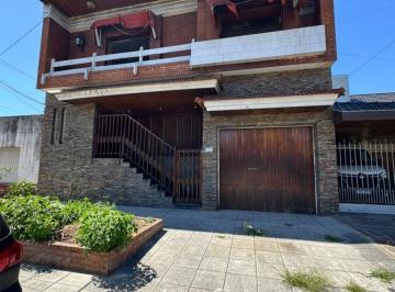 Casa de 5 ambientes, Lomas de Zamora · Casa en Venta en Llavallol de 4 Dorm. y Cocheras