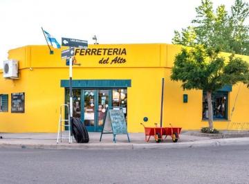 Fondo de comercio · 135m² · 4 Ambientes · Ferreteria en Cutral Có