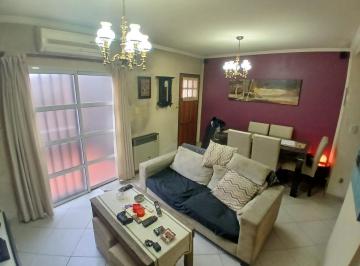 PH · 64m² · 3 Ambientes · Oportunidad de Departamento 2 Dorm., con Patio, en Gran Zona de Banfield Venta