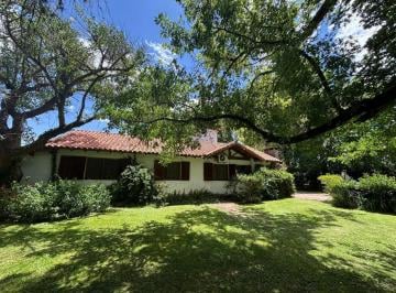 Casa · 180m² · 5 Ambientes · 1 Cochera · Casa en Venta en Barrio Mapuche C. C - 5 Ambientes