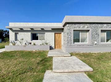 Casa · 160m² · 5 Ambientes · 2 Cocheras · Casa a Estrenar en Santa Sofia - Pilar del Este