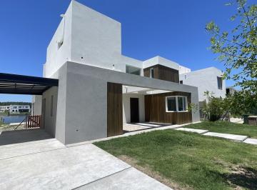 Casa · 210m² · 6 Ambientes · 2 Cocheras · Casa Al Lago a Estrenar en Barrio Santa Ana Villa Nueva Tigre
