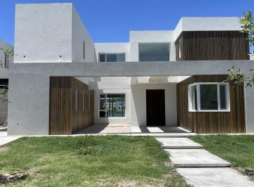 Casa · 210m² · 6 Ambientes · 2 Cocheras · Casa Al Lago a Estrenar en Barrio Santa Ana Villa Nueva Tigre