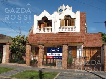 Casa · 210m² · 5 Ambientes · 2 Cocheras · Hermosa Propiedad a La Venta en Luis Guillon, Apto Credito