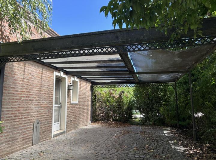 Casa · 230m² · 5 Ambientes · 2 Cocheras
