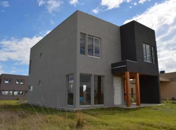Casa · 90m² · 4 Ambientes · 1 Cochera · Venta Urgente Casa a Terminar en Barrio Privado Sol de Domselaar, Acepta Permuta o Financiación