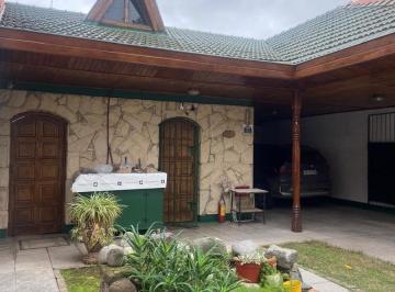 Casa · 322m² · 6 Ambientes · 2 Cocheras · Casa en Banfied Para Dos Familias
