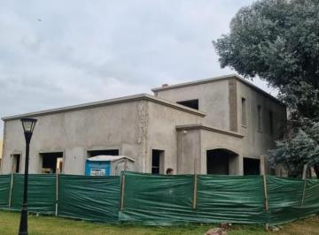 Casa · 149m² · 4 Ambientes · 2 Cocheras · Venta Casa Categoria a Estrenar Barrio Magna Barrio Cerrado