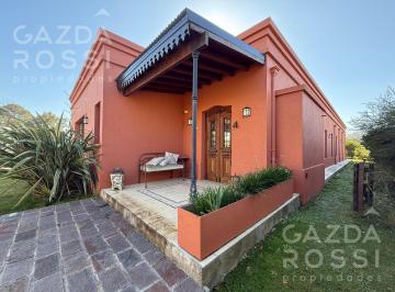 Casa · 214m² · 5 Ambientes · 2 Cocheras · Hermosa Casa en Los Naranjos, Realizada en Una Planta