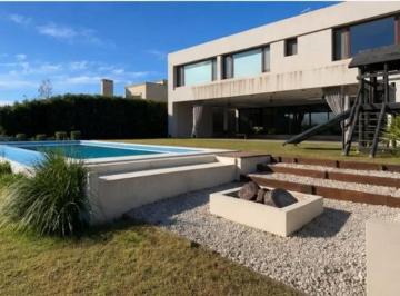 Casa · 550m² · 5 Ambientes · 2 Cocheras · Imponente Casa en Alquiler en Estancia del Rio