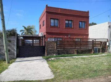 Casa · 110m² · 7 Ambientes · 3 Cocheras · Casa en Venta - 3 Dorm. 2 Baños - Pilar