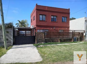 Casa · 110m² · 7 Ambientes · 3 Cocheras · Casa en Venta - 3 Dorm. 2 Baños - Pilar