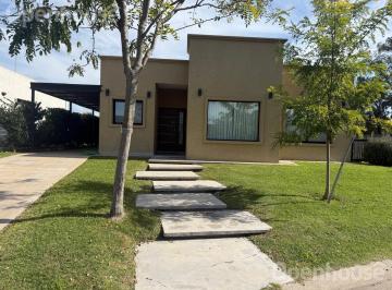 Casa · 101m² · 3 Ambientes · Alquiler de Casa en El Barrio de San Pablo