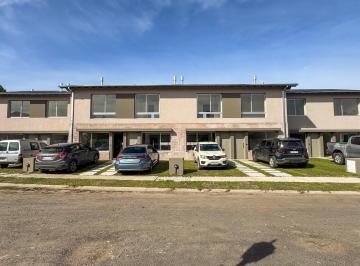 Casa · 70m² · 3 Ambientes · 1 Cochera · Dúplex en Venta 3 Ambientes Condominio Dos Cedros