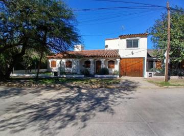 Casa de 6 ambientes, Córdoba · Casa con 3 Dorm. de 275 m² en Alquiler en Argüello