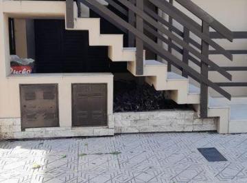 Imagen 1 · Casa con Galpón en Alquiler